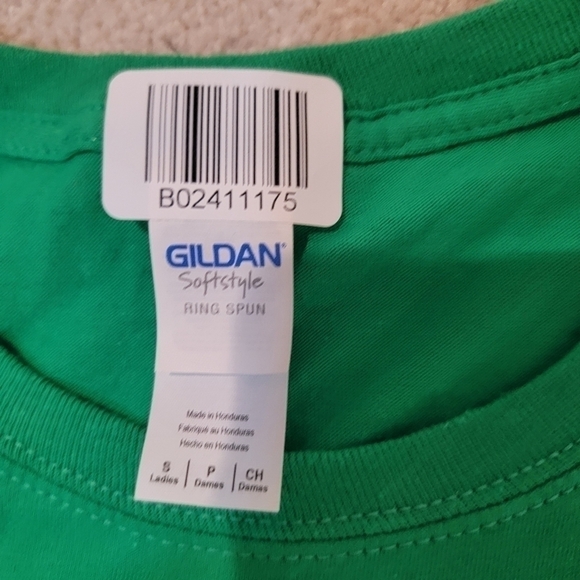 Gildan St Patrick's Day These Shamrocks Are Taken By A Drunk Bearded Man T-Shirt - Picture 3 of 4